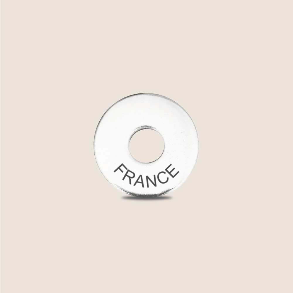 Engraved France Country Token to remember your holiday, adding it to your travel keychain to make the perfect keepsake.