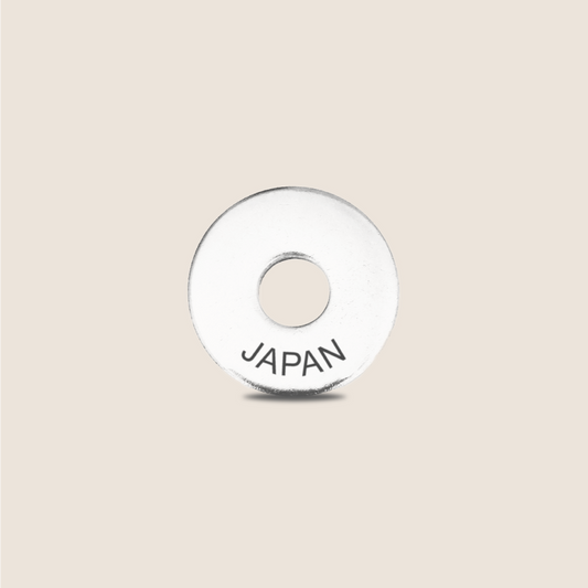 Engraved Japan Country Token to remember your holiday, adding it to your travel keychain to make the perfect keepsake.