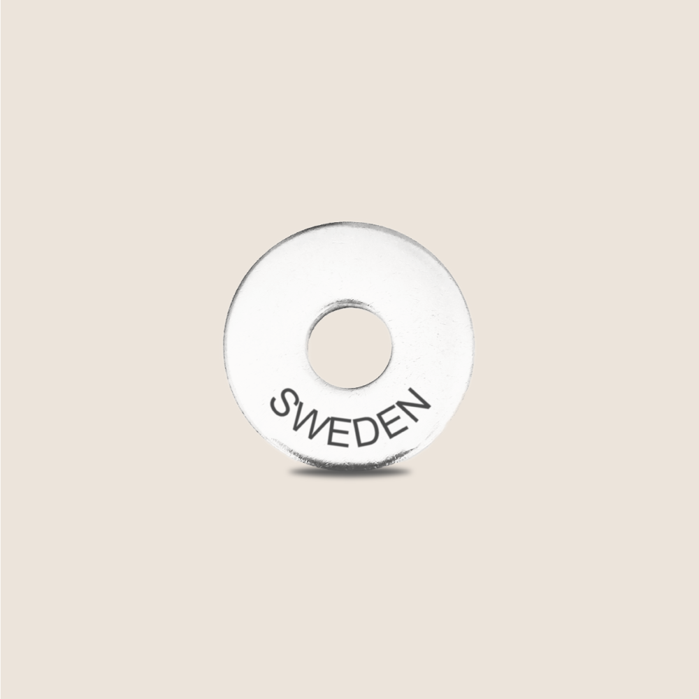 Engraved Sweden Country Token to remember your holiday, adding it to your travel keychain to make the perfect keepsake.